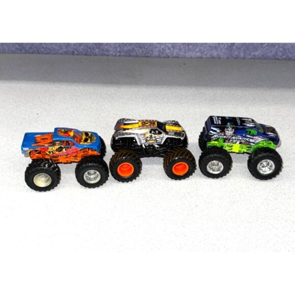 Lot of 3 Hot Wheels Monster Jam Max-D, Bounty Hunter & Instigator Monster Trucks - Picture 5 of 12